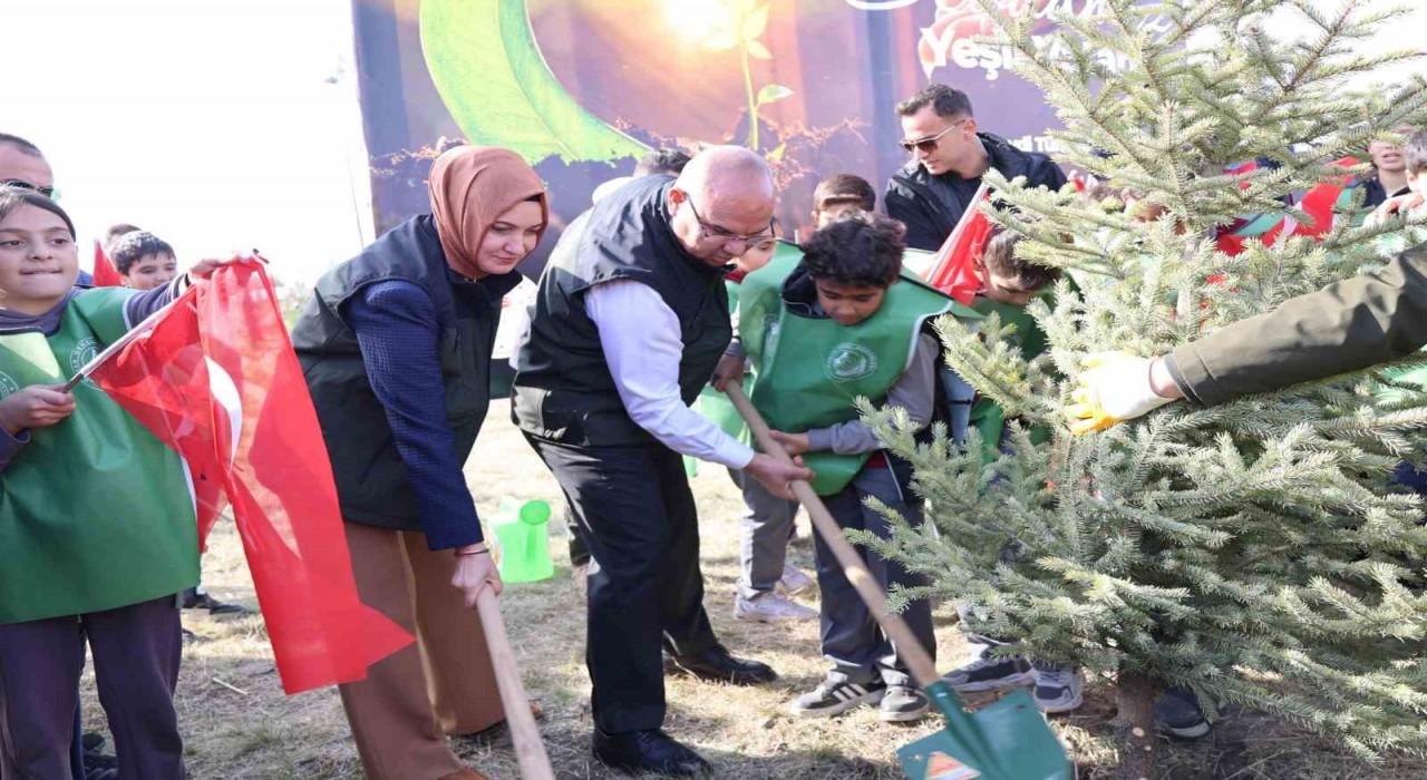 Ağrıda binlerce fidan toprakla buluştu