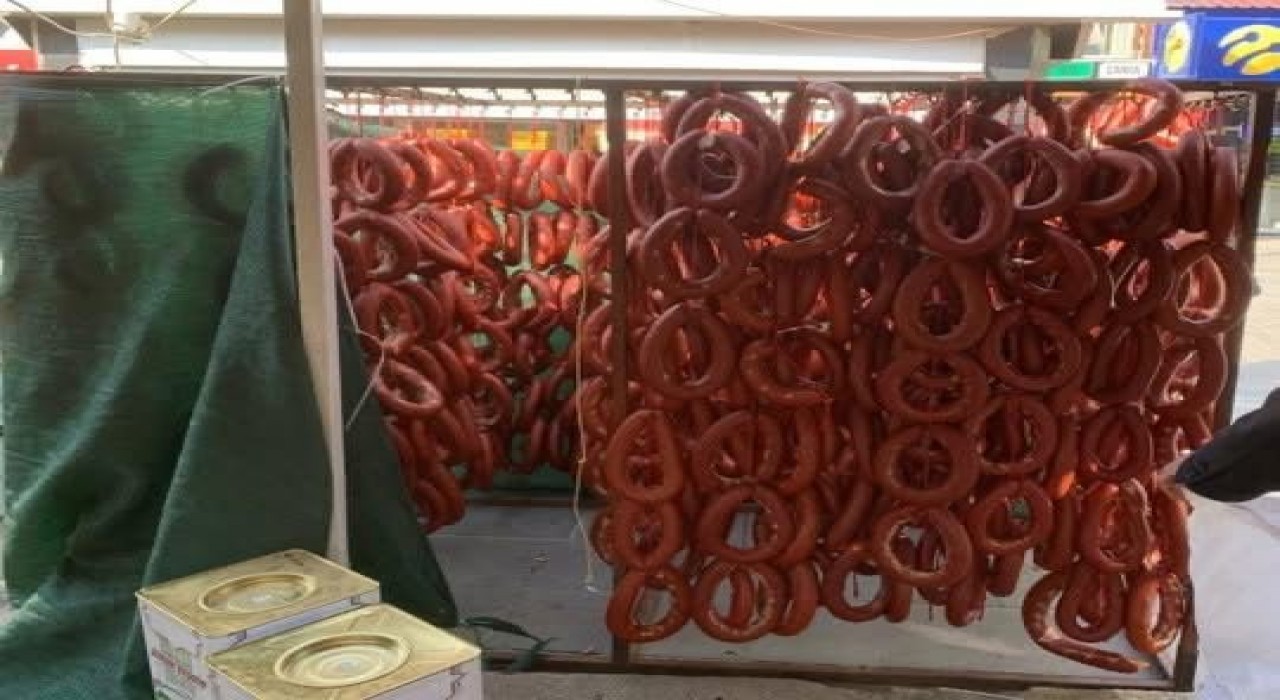 Ağrıda etiketsiz ürünlere geçit yok: 415 kilo sucuk ele geçirildi