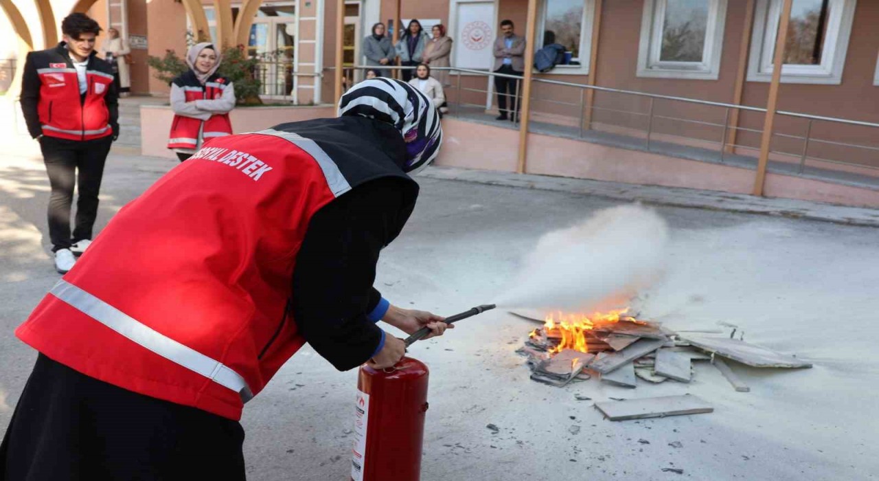 Aile ve Sosyal Hizmetler İl Müdürlüğünde afet farkındalık ve yangın tatbikatı