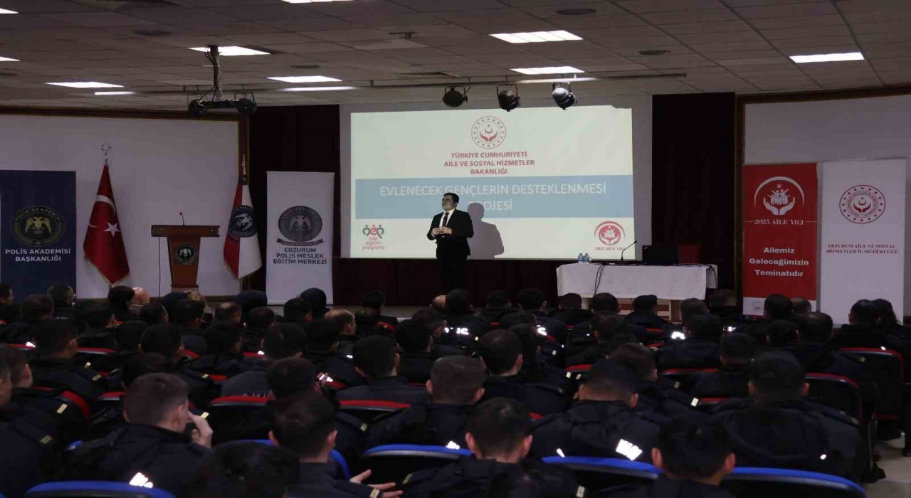 Ailemle Güvendeyim projesi kapsamında polis adaylarına eğitim verildi