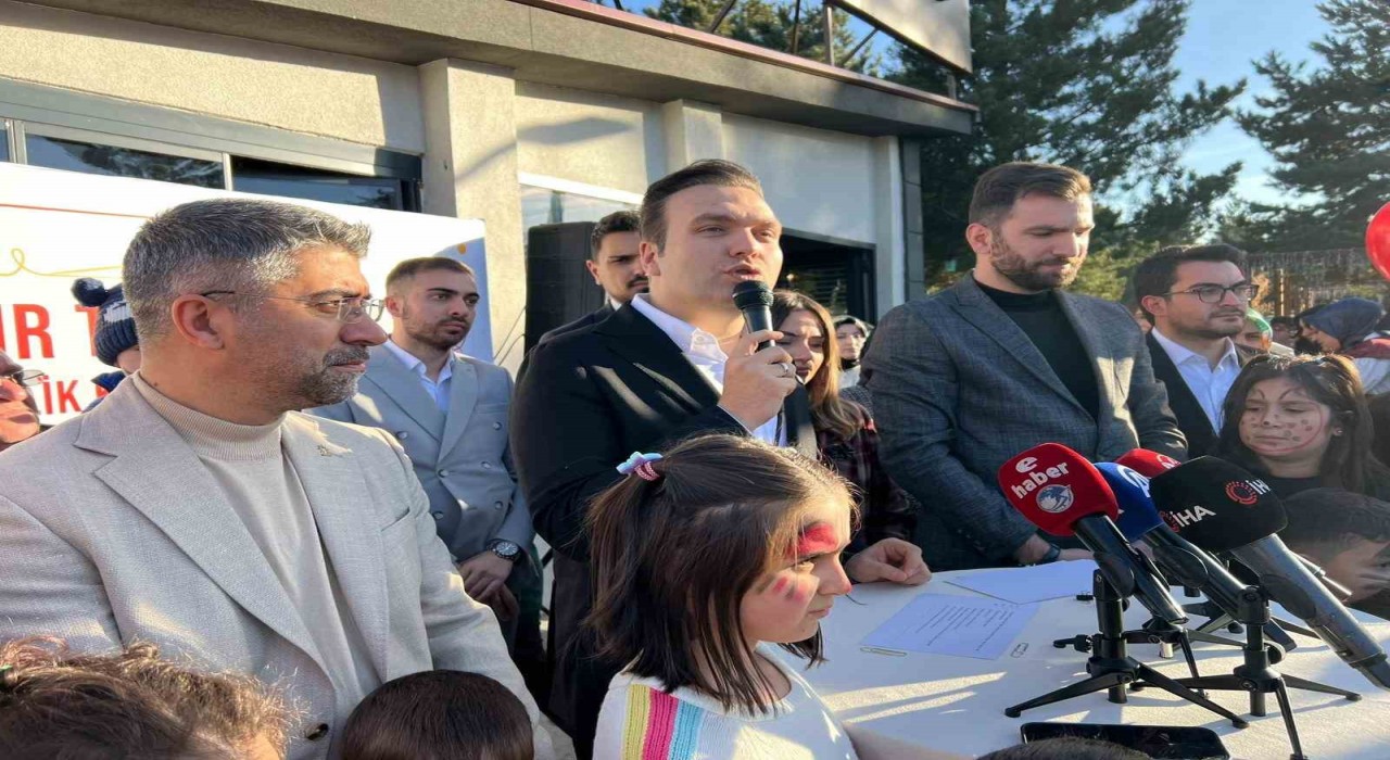 AK Parti Gençlik Kolları Genel Başkanı Yusuf İbiş: Çocuklar için daha adil bir dünyayı hep birlikte inşa edeceğiz