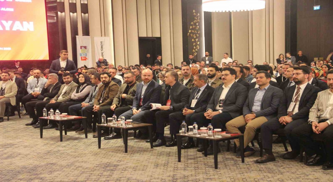 AK Parti Sözcüsü Ömer Çelik ve Bilal Erdoğan Şanlıurfada gençlerle buluştu