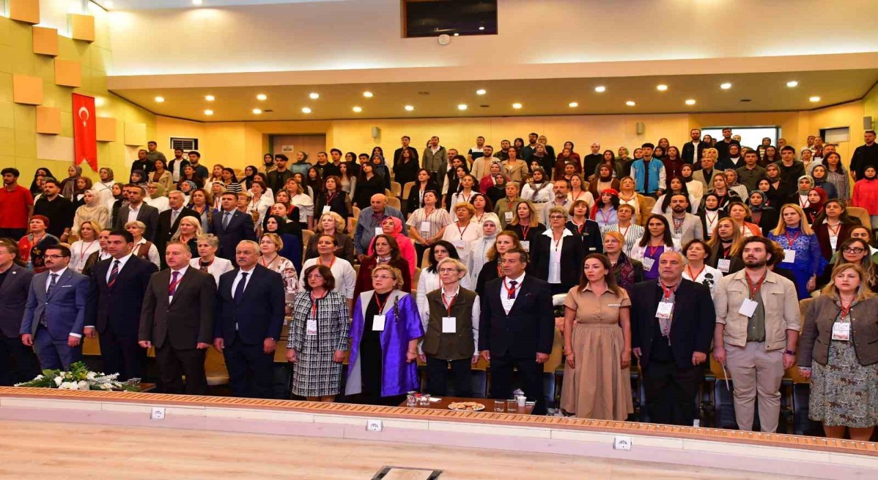 Akdeniz Üniversitesi öğretim üyesi Prof. Dr. Mehmet Ali Eroğluna, Türk kültür ve sanatına katkı ödülü