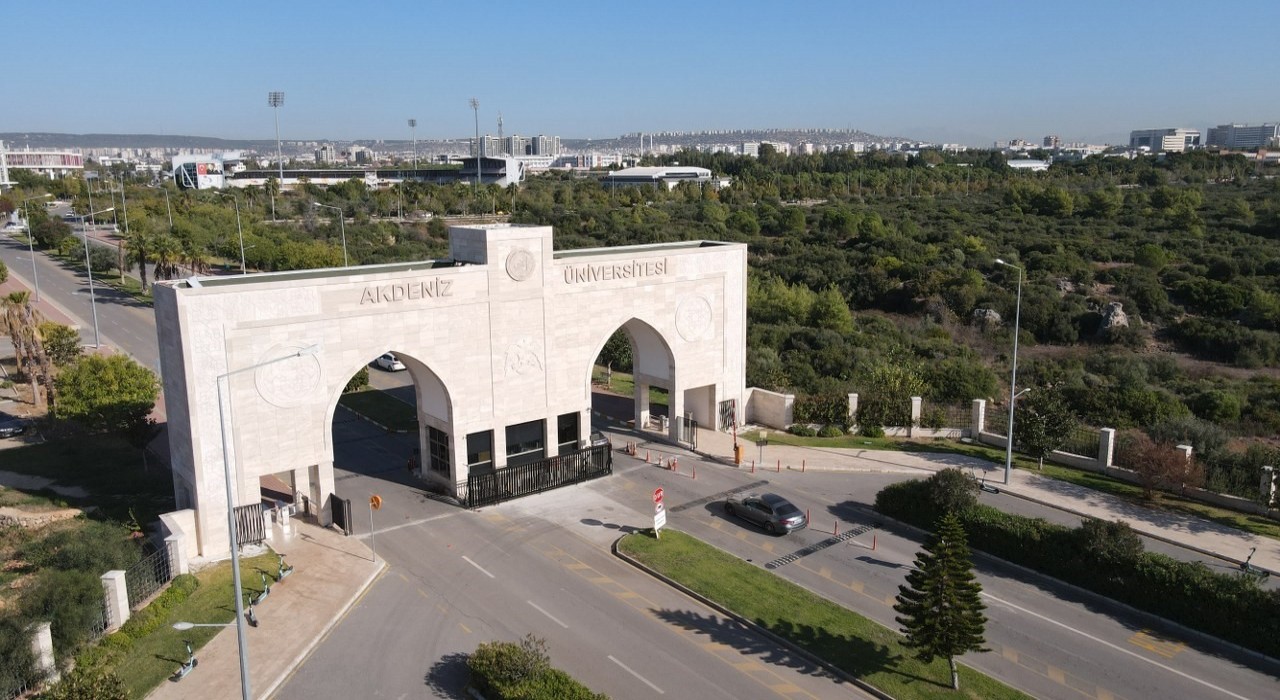 Akdeniz Üniversitesi THE Disiplinler Arası Bilim Sıralamasında ilk 300de