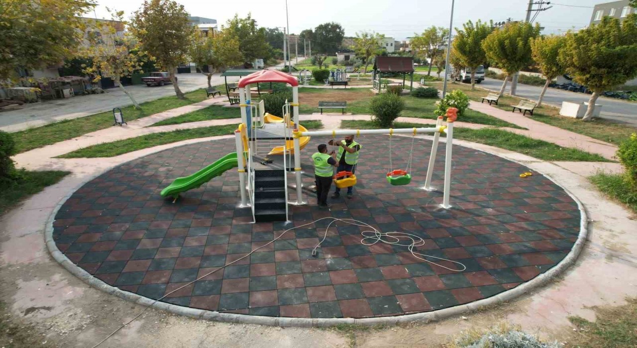 Akdenizin parklarında yenileme çalışmaları devam ediyor