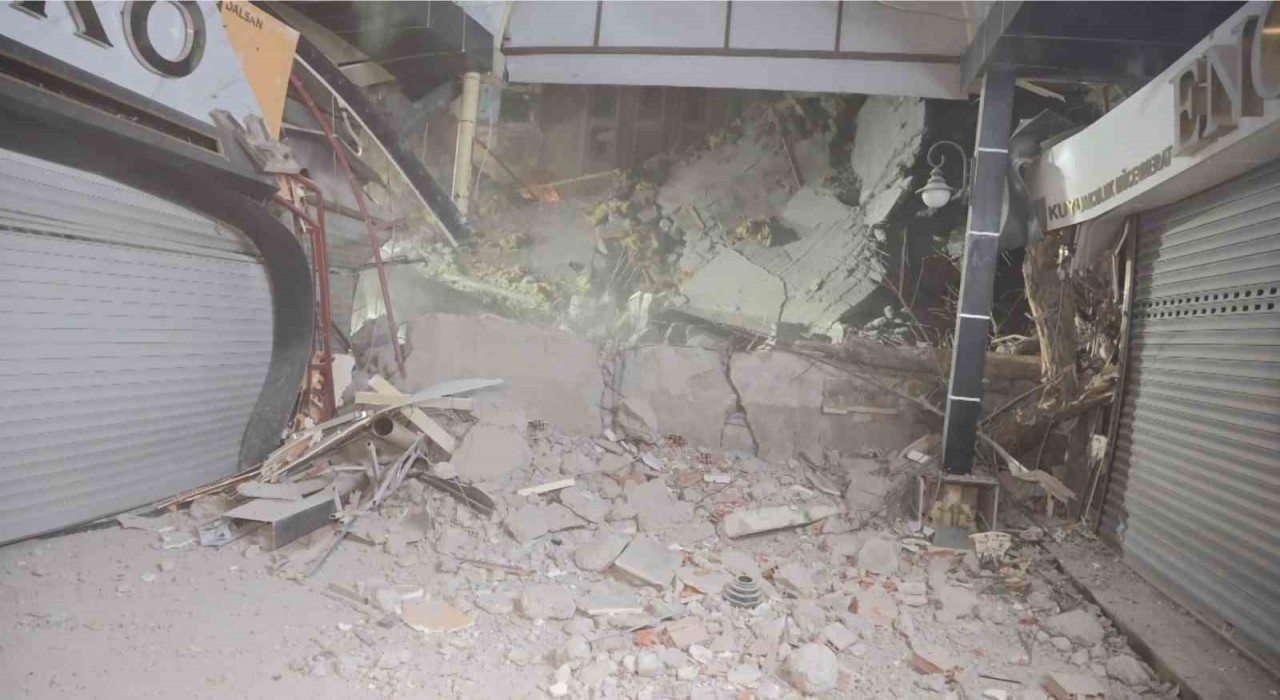 Aksaray Belediyesinin kontrolsüz yıkımı az kalsın dükkanları yıkıyordu