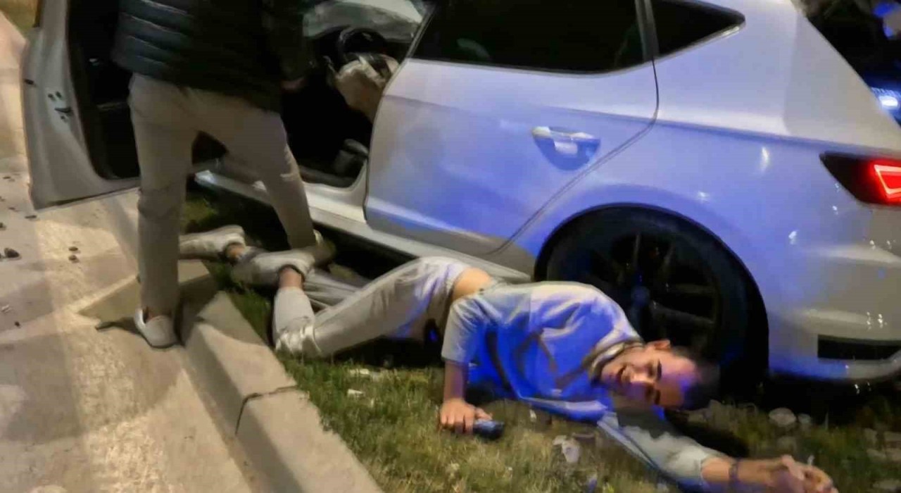 Aksaray Belediyesinin trafiğe kapattığı yol kaza meydanına döndü