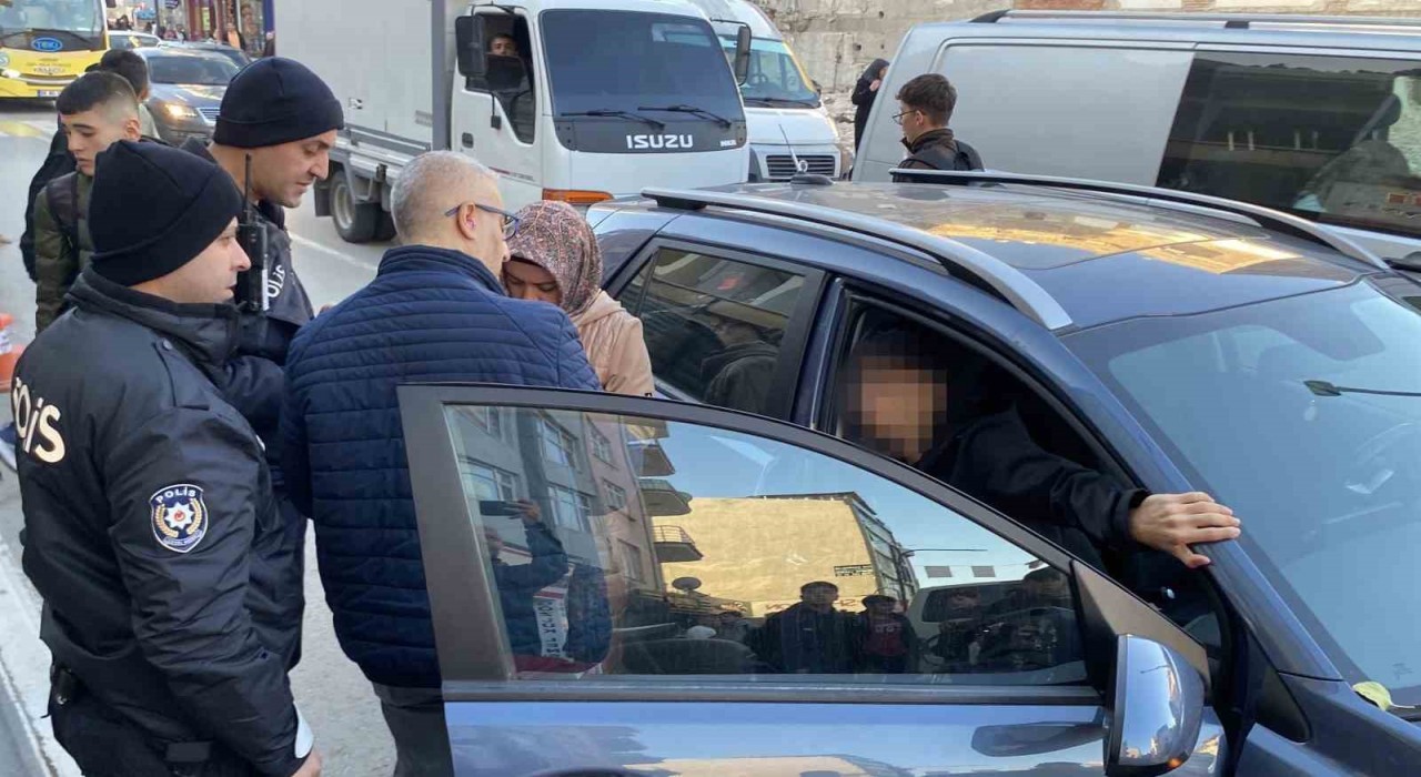 Aksarayda 17 yaşındaki çocuk okul çıkışı bıçaklandı