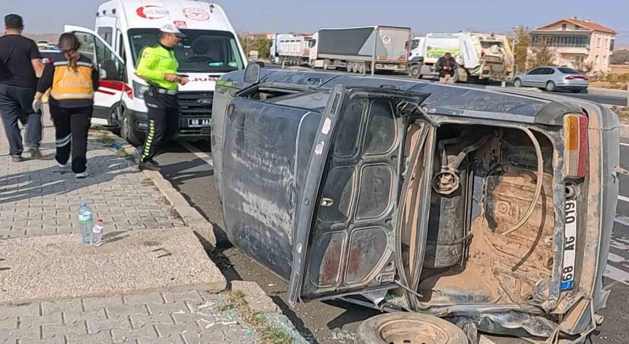 Aksarayda tır ile otomobil çarpıştı: 3 yaralı