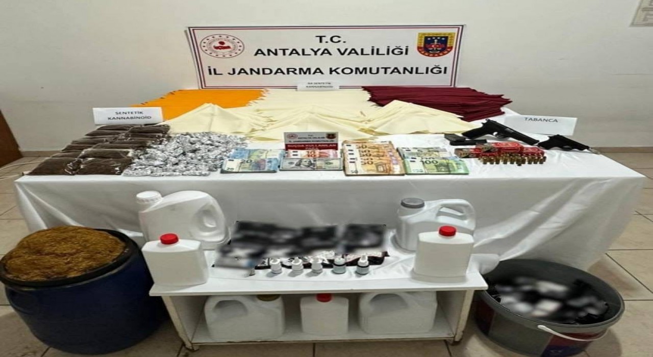 Alanyada uyuşturucu operasyonu: 4 şüphelinin evine baskın