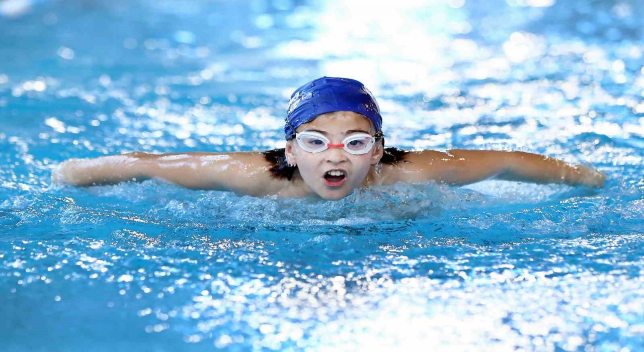 Aliağa Belediyesinin yüzme havuzları İzmirde sporun merkezi oldu