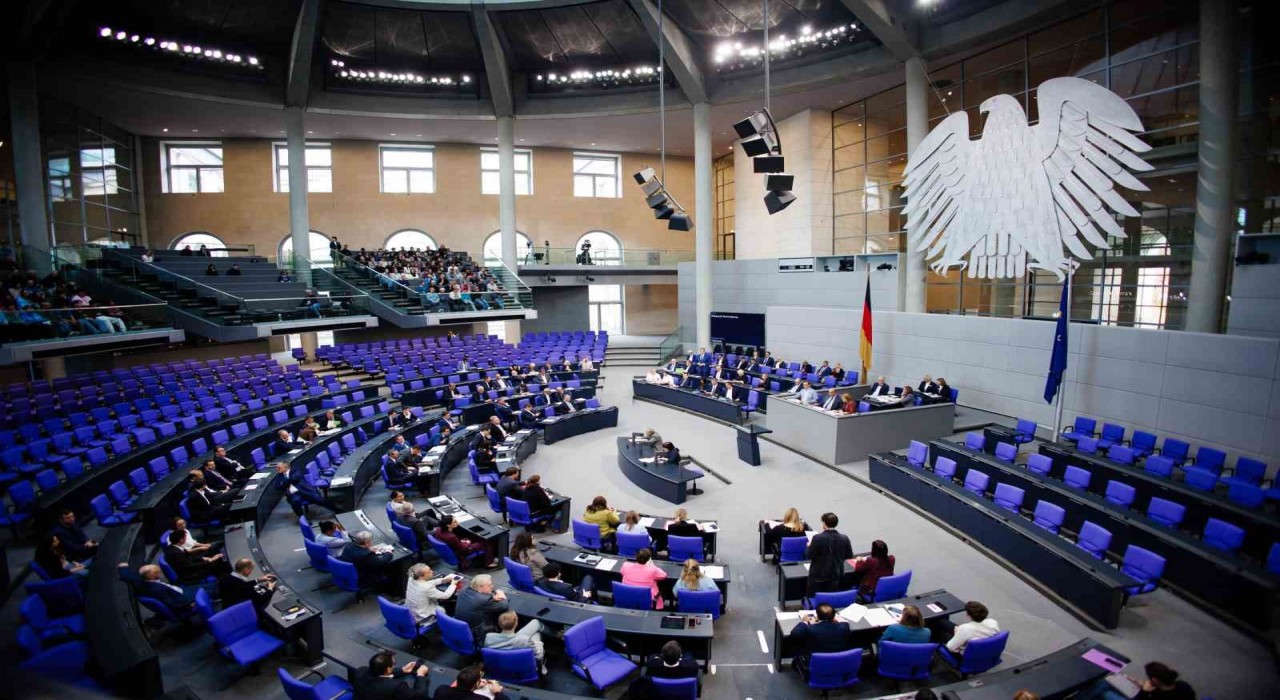 Alman Meclisinde şüpheli USB alarmı