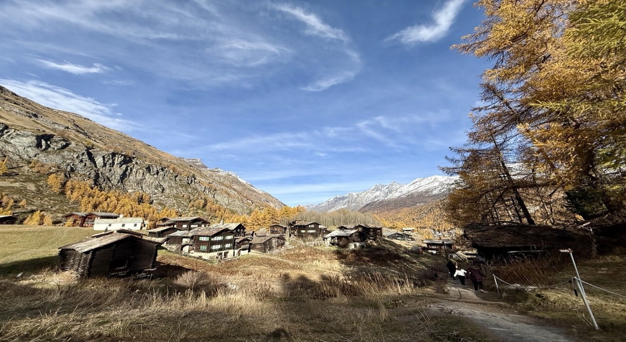 Alp Dağlarının zirvesinde masal gibi görüntüler