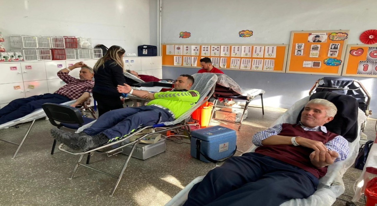 Altıntaş Zafer İlkokulunda kan bağışı kampanyası