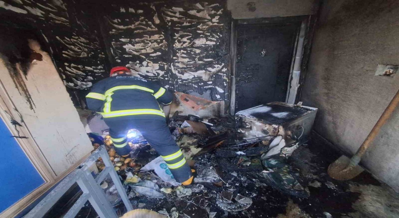 Altıntaş Zafertepeçalköyde ev yangını korkuttu