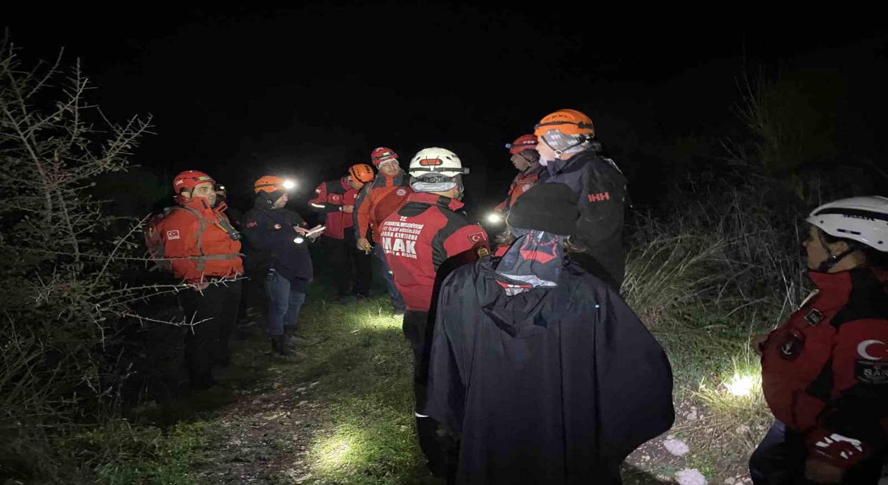 Alzheimer hastası yaşlı adamı arama çalışmaları gece de devam ediyor