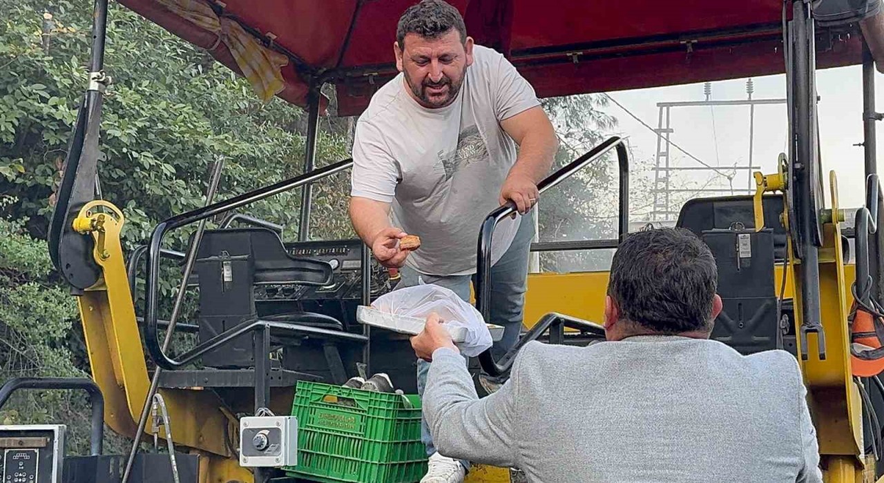 Amasrada yol çalışmasına baklavalı teşekkür