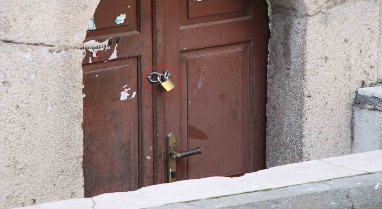 Amasyada 9 türbeye kilit