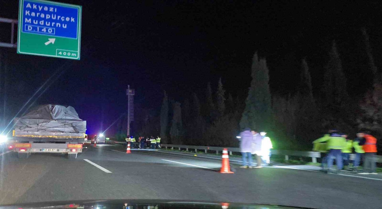 Anadolu Otoyolunda feci kaza: Otomobilin çarptığı yaya hayatını kaybetti