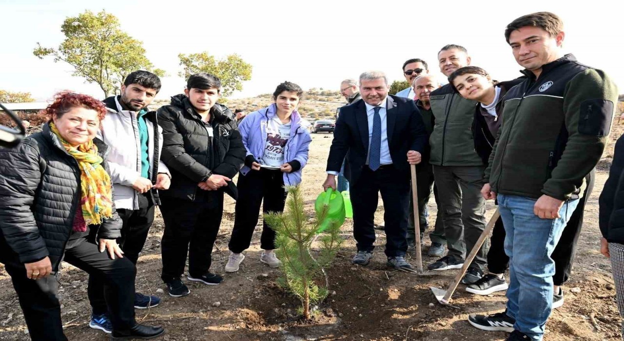 Anadolu Üniversitesi Yunusun Fidanlarını toprakla buluşturdu