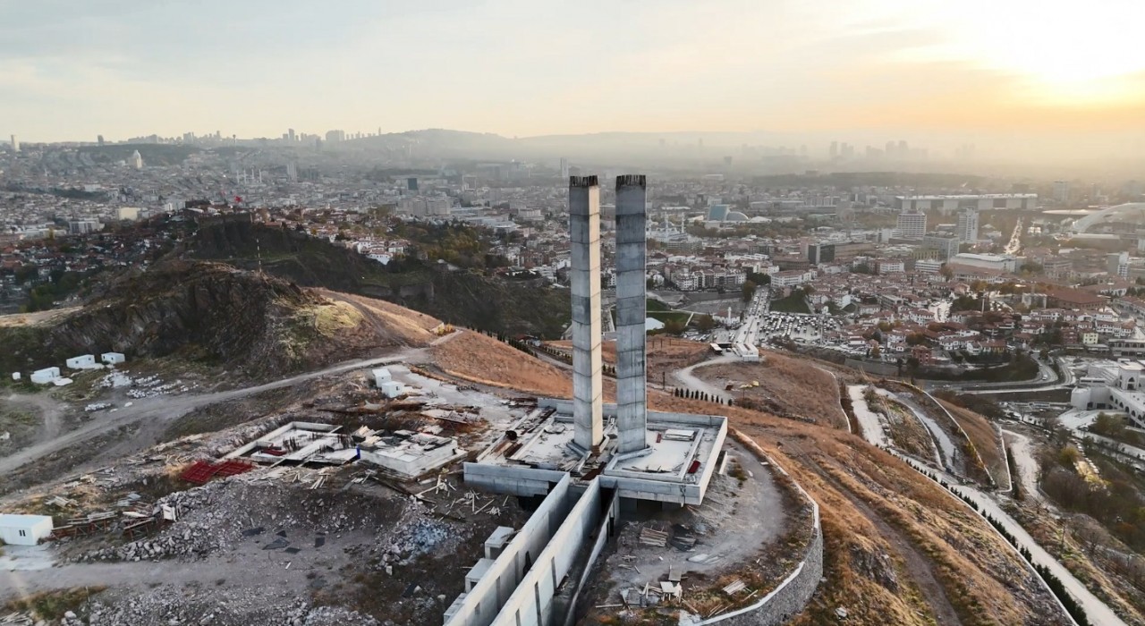 Ankara Hıdırlıktepede milyarlık anıt çürümeye terk edildi