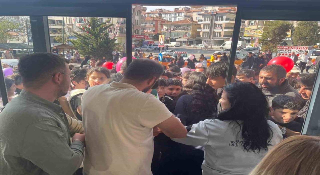 Ankarada 1 liraya satılan tavuk döner ve ayrana vatandaşlardan yoğun ilgi
