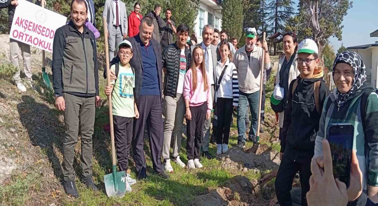 Ankarada Milli Ağaçlandırma Gününde fidanlar toprakla buluştu