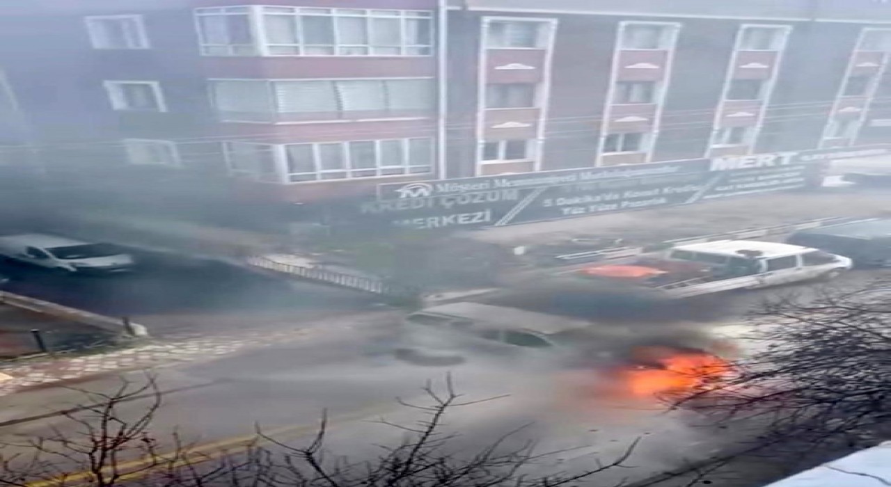 Ankarada seyir halindeki otomobil alev aldı