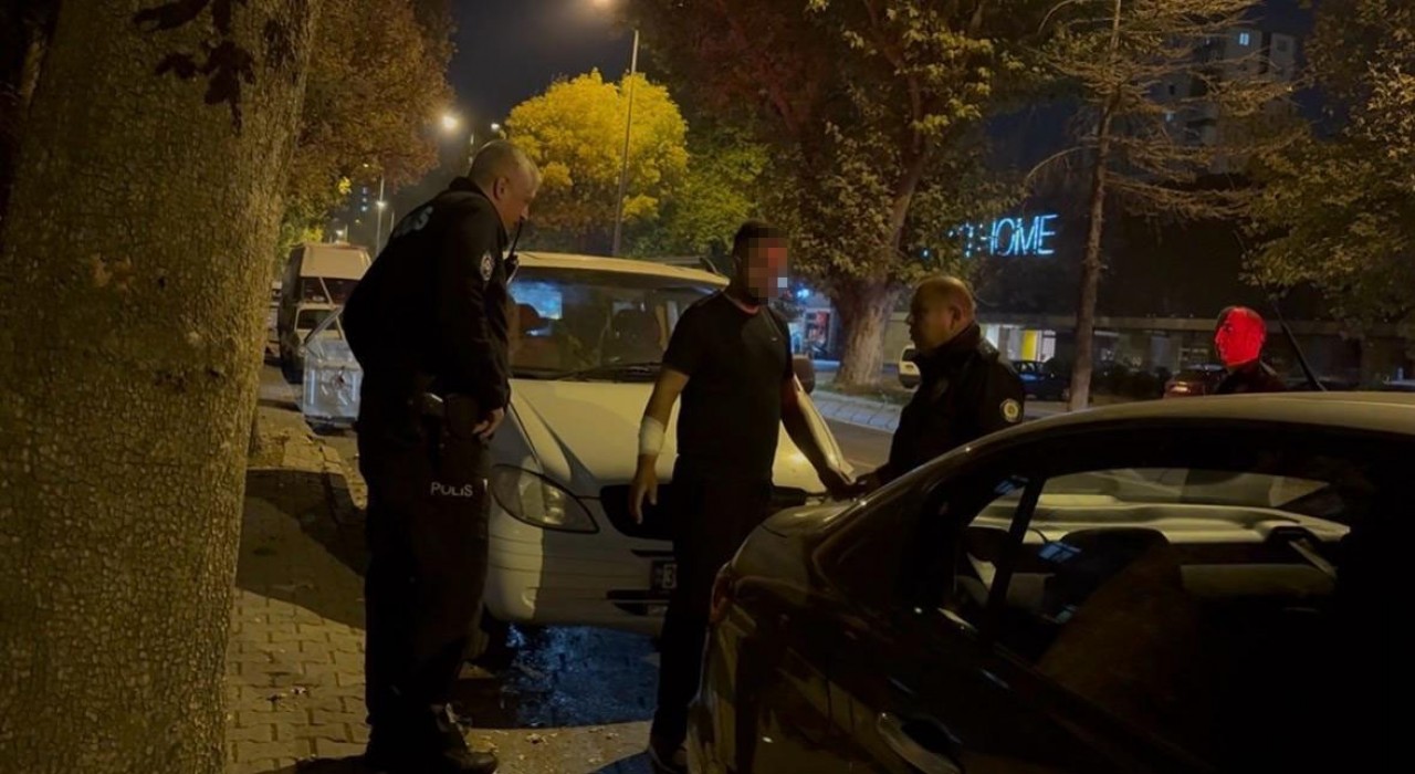 Annesinden para alamayınca kendine zarar vermeye kalktı