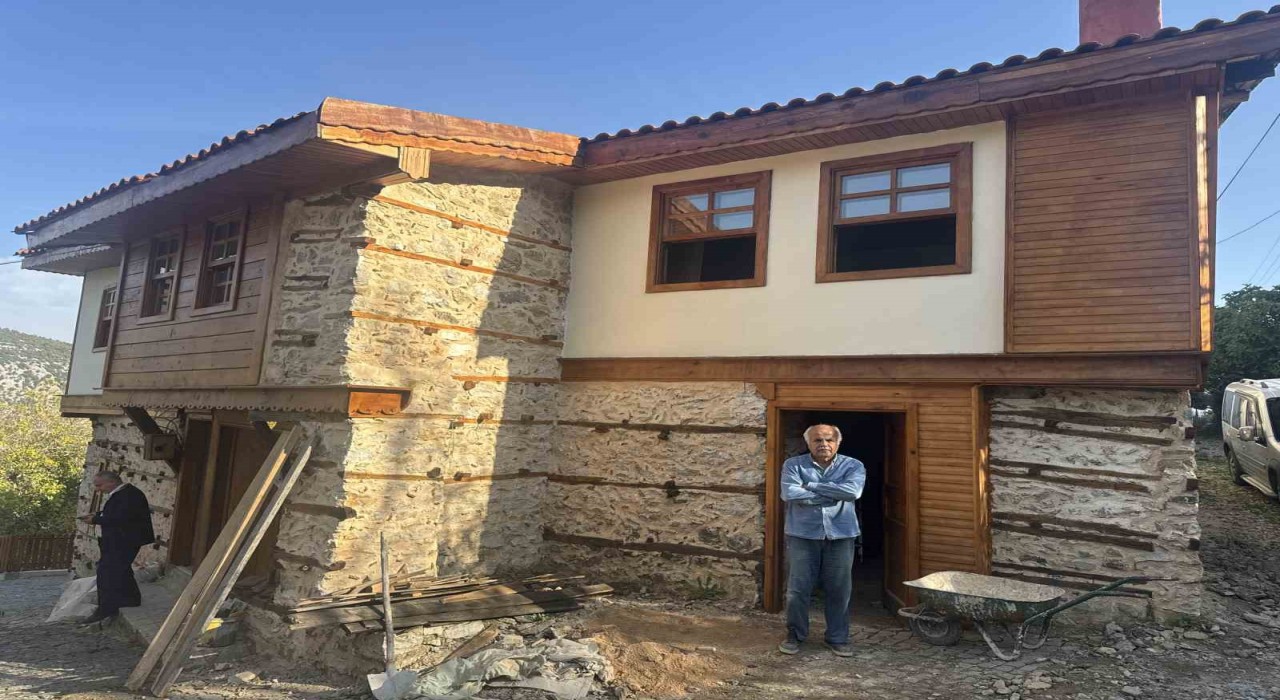 Antalyada ata mirası tarihi düğmeli evler restore ediliyor