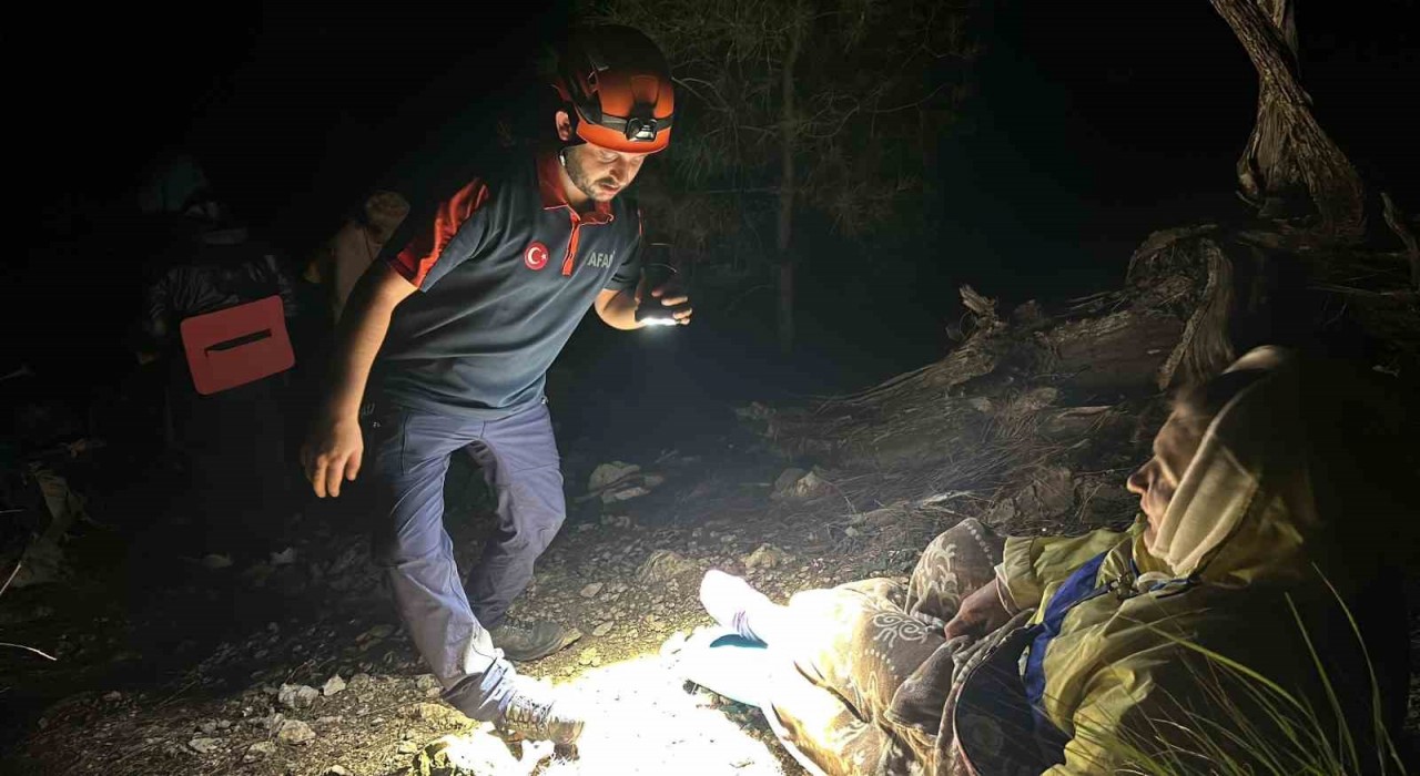 Antalyada dağlık alanda mahsur kalan Ukraynalı kadın kurtarıldı