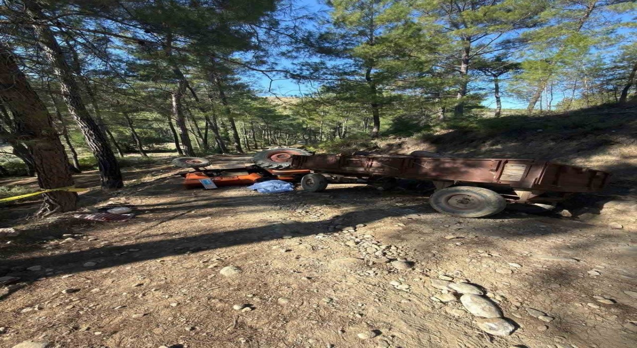 Antalyada devrilen traktörün altında kalan sürücü hayatını kaybetti