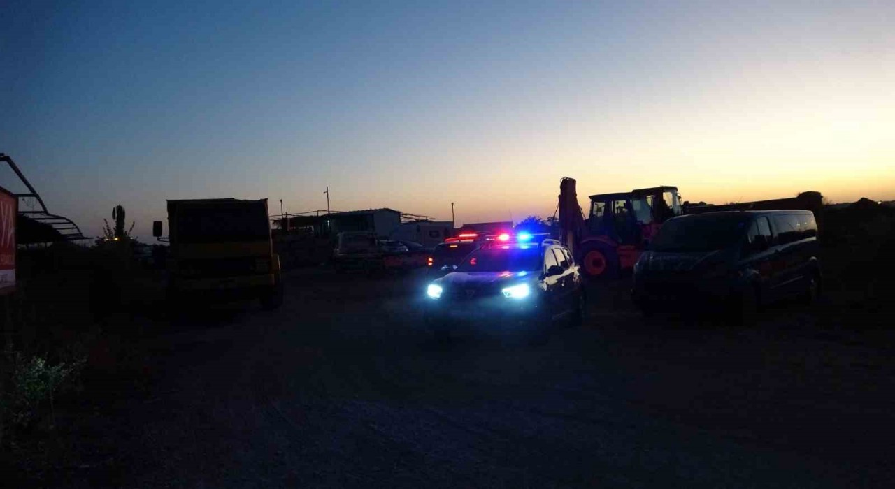 Antalyada kum hırsızlarına gece baskını: 1 tutuklama, 8 araca el konuldu