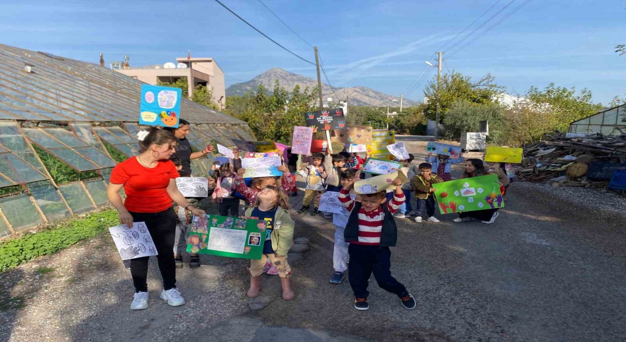 Antalyada minik adımlarla ‘en haklı yürüyüş