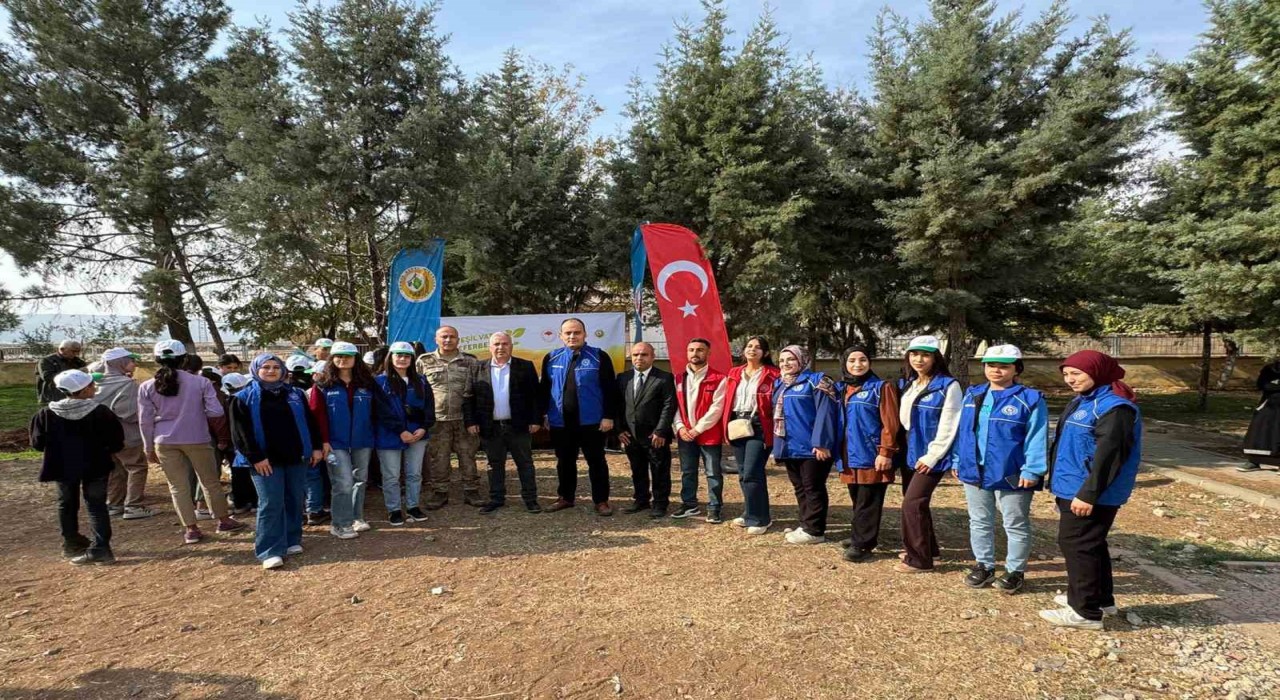 Arabanda Cumhuriyetin 102. yılı için 102 fidan dikildi