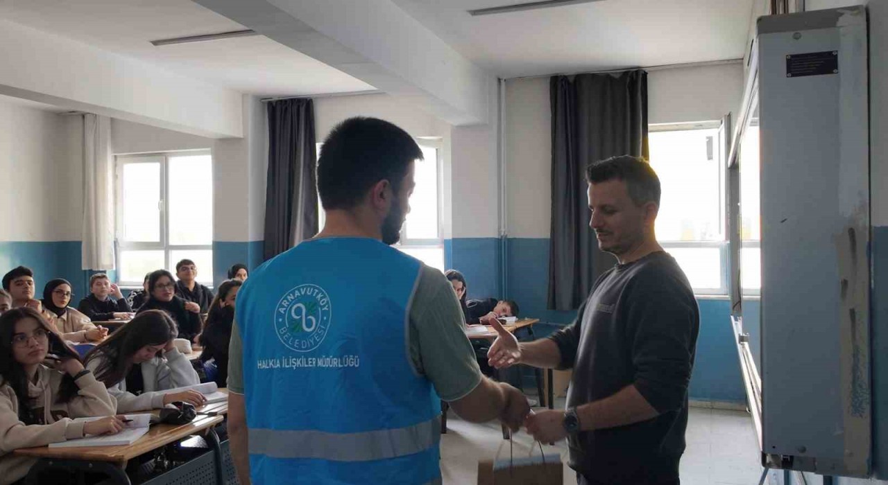 Arnavutköy Belediyesinden öğretmenlere 24 Kasım sürprizi