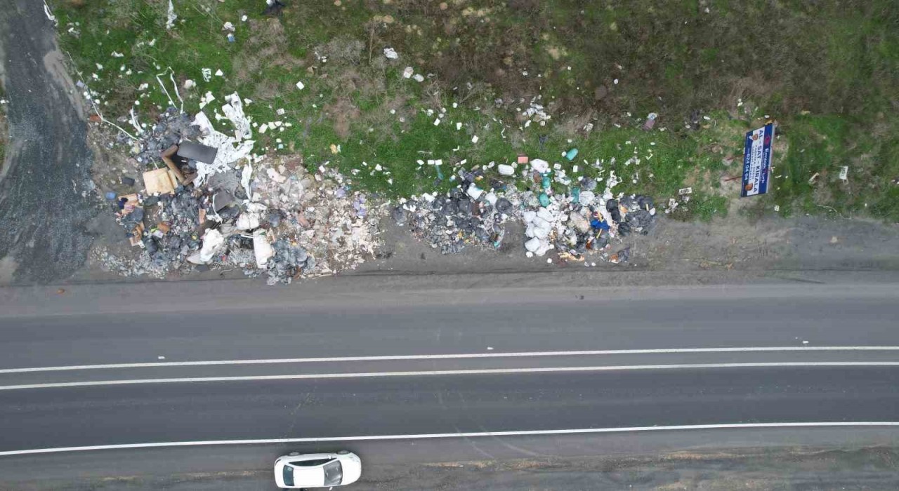 Arnavutköyde ana cadde döküm alanına dönüştü