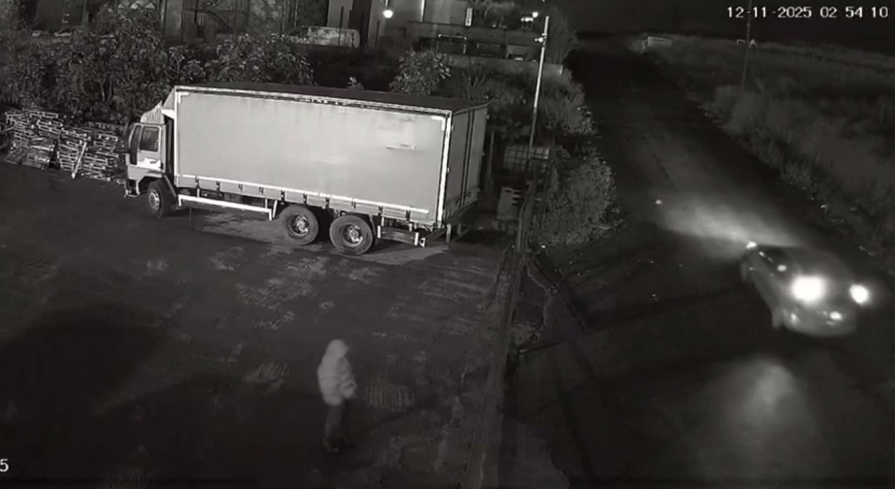 Arnavutköyde fabrikaya kurşun yağmuru kamerada: 20 bin lira için tetikçi tuttu