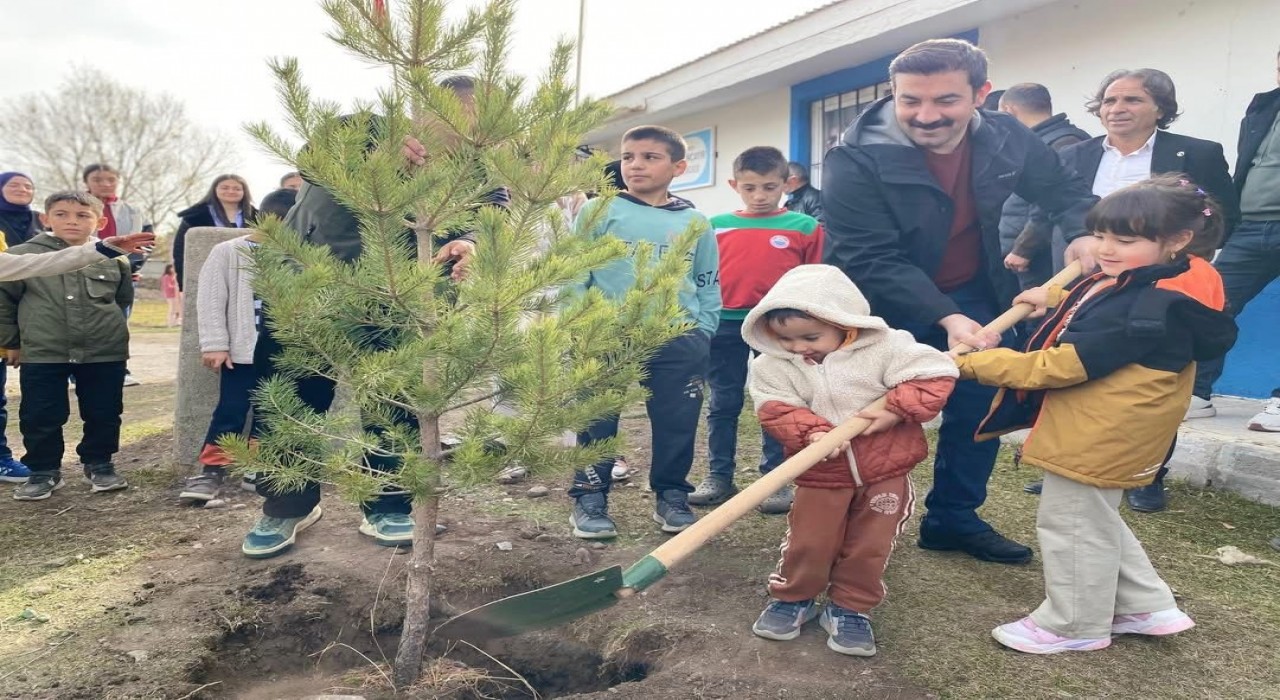 Arpaçayda Milli Ağaçlandırma Gününde fidanlar toprakla buluştu