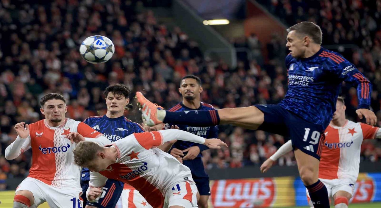 Arsenal, Şampiyonlar Liginde 4te 4 yaptı