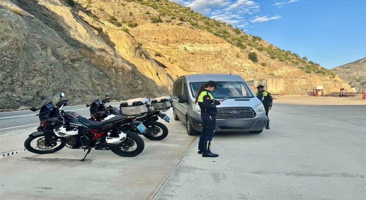 Artvinde 22 bin araç denetlendi,  bin 135 sürücüye işlem yapıldı