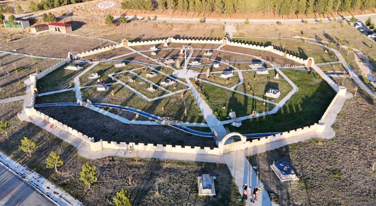 Asırlık eserlerin minyatürleri yapıldı, Sivastaki tarihi binalar bir araya toplandı