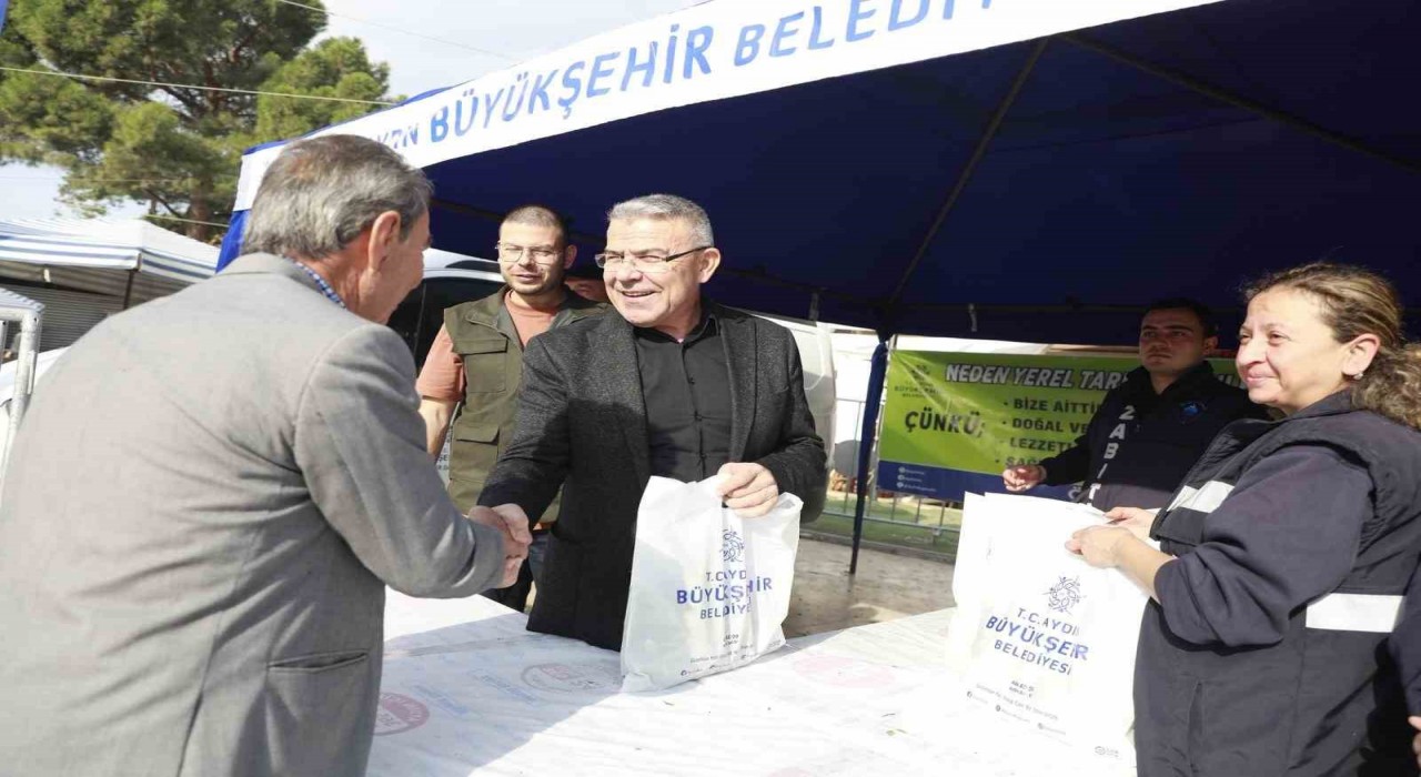 Ata tohumu fideleri Köşkte vatandaşlara dağıtıldı