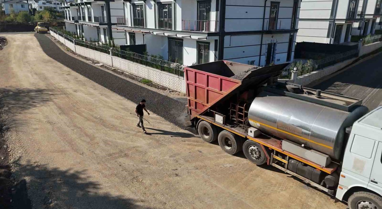 Atakent Mahallesindeki 4 sokak asfaltlandı