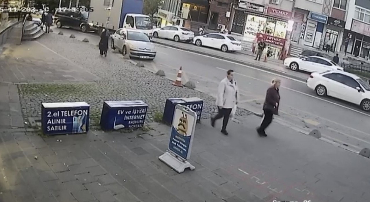 Ataşehirde kamyonet durağa daldı: Kaza anı kamerada