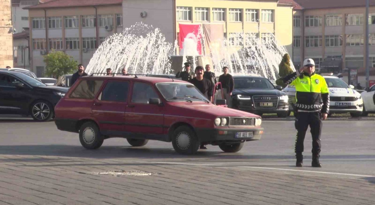 Atatürk, Cumhuriyetin temellerinin atıldığı Sivasta da anıldı