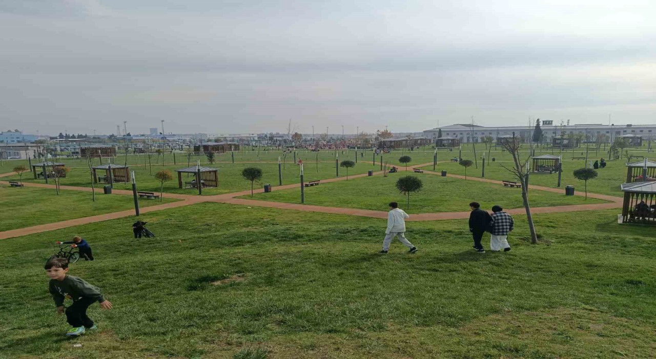 Atatürk Havalimanı Millet Bahçesine ilk gününde yüzlerce vatandaş akın etti