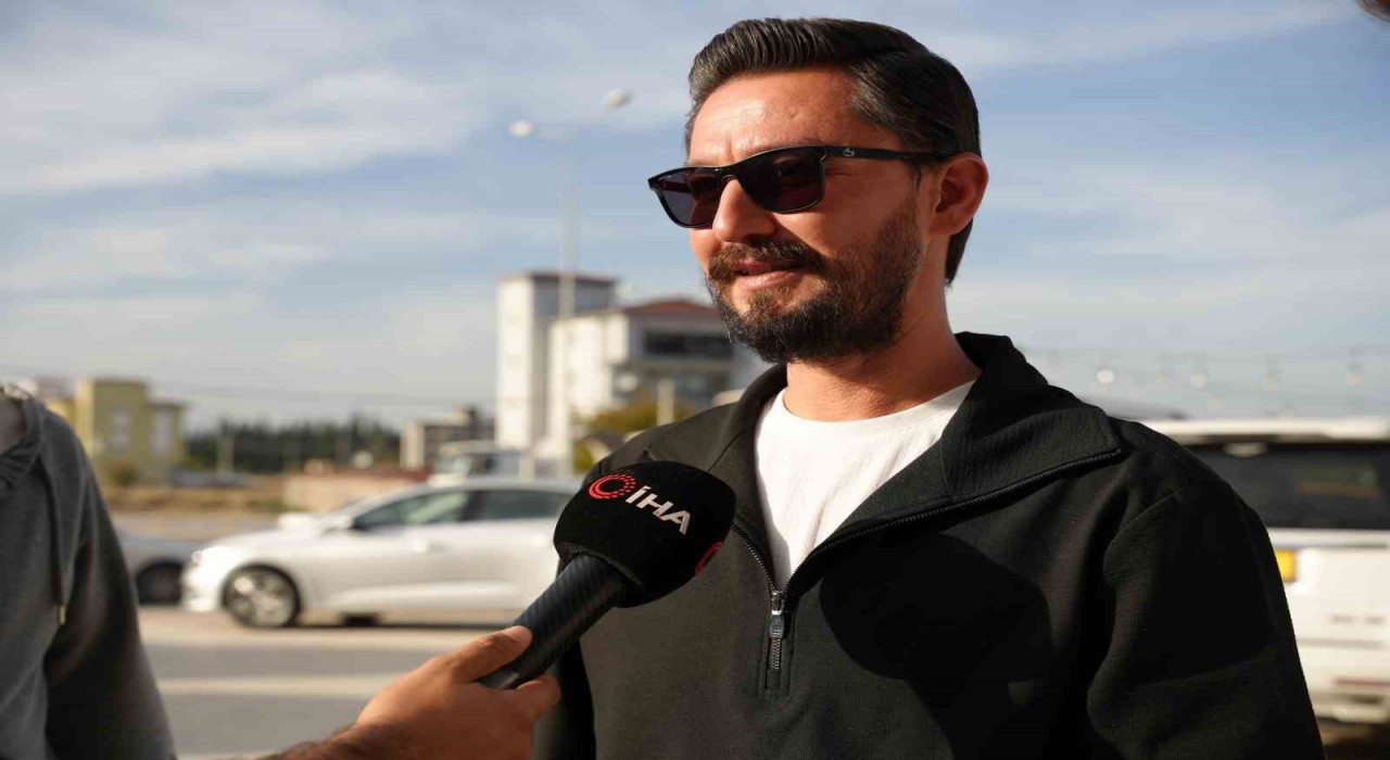 Avukat cübbesi giyip araç tanıtımı yapan galerici: Sadece farklı, dikkat çekici bir tanıtım olsun diye uğraştık