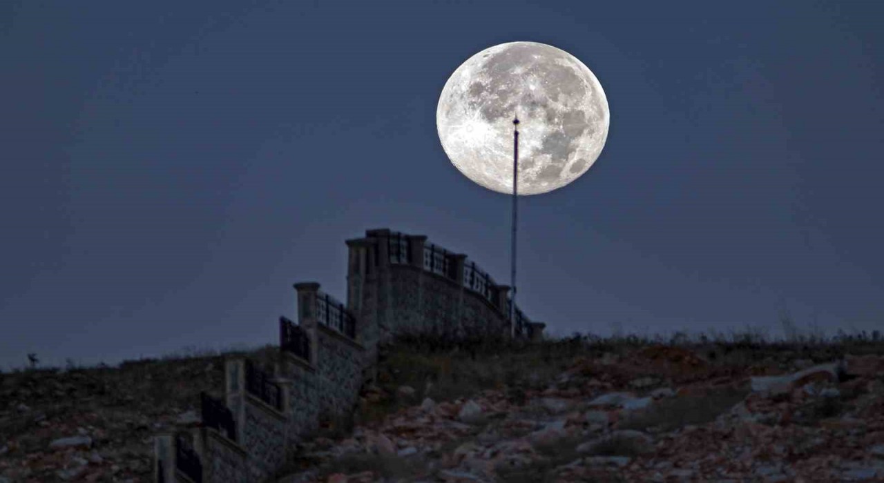 Ay, yılın en yakın anlarında Bitlise veda etti