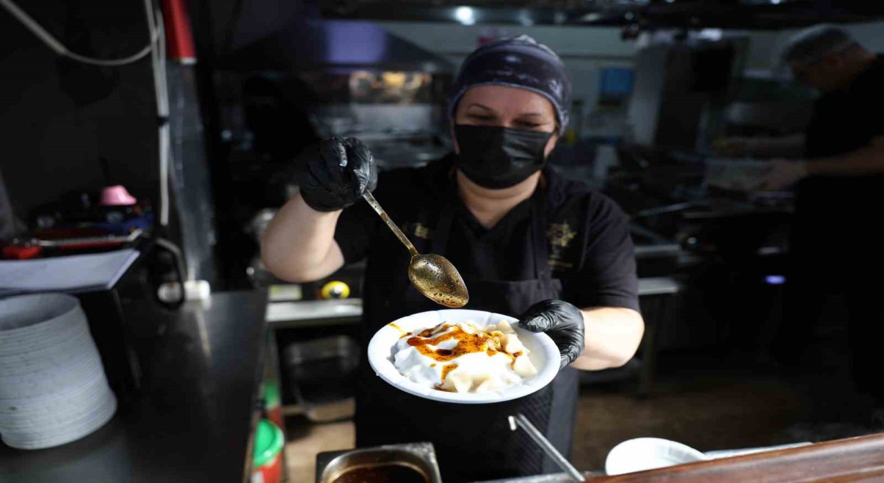 Aydın Büyükşehir Belediyesi Havuz Kafede 4 çeşit yemek 75 TL